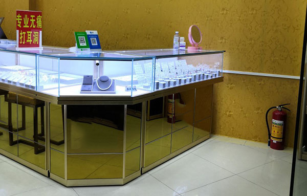 鴻鈦分享小竅門之珠寶首飾柜臺選購 鴻鈦分享小竅門之珠寶首飾柜臺選購