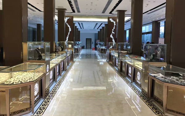 玻璃玉器珠寶展示柜—玉商集團：揭陽玉器市場