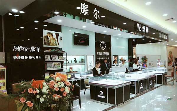 玻璃櫥窗展示柜選擇注意三個方面 玻璃櫥窗展示柜選擇注意三個方面